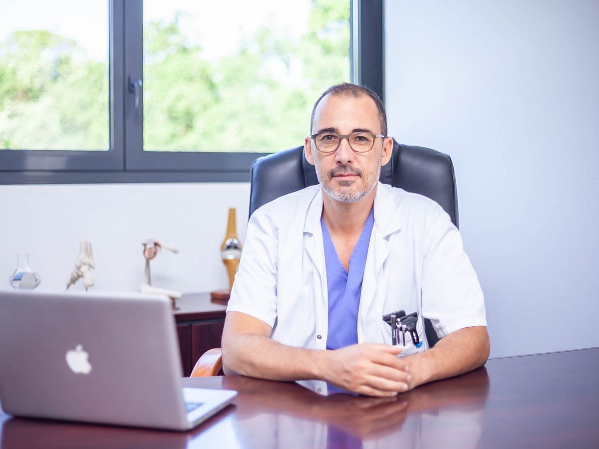 Portrait du Dr Olivier Fontes en consultation