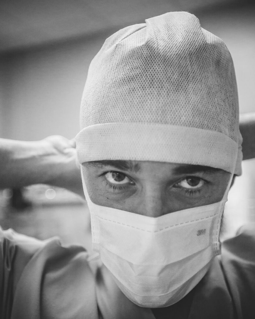 Dr Olivier Fontes au bloc opératoire
